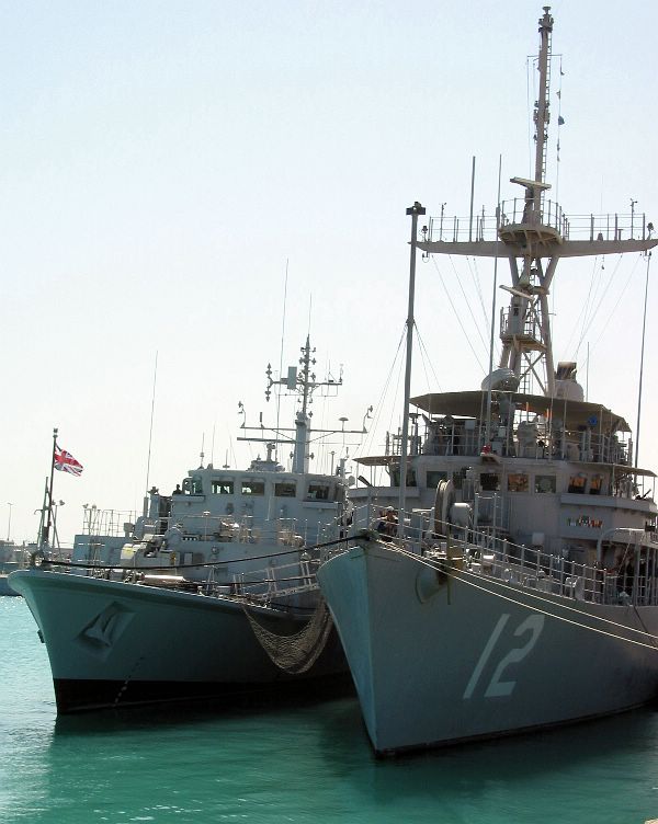 From left, British mine countermeasures ship HMS Sandown (M 110) and U.S. Navy mine countermeasures ship USS Ardent (MCM 12) stand together in the waters of the North Arabian Sea